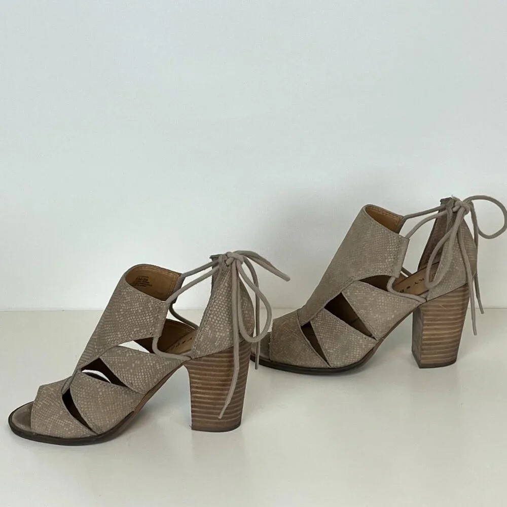 Lucky Brand Taupe Wedges Heels Shoes ((size 6M))